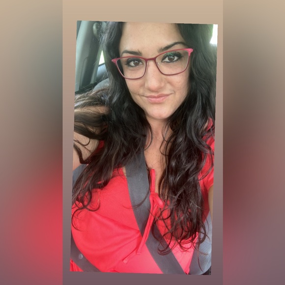 Meet, Elle POSH AMBASSADOR - Picture 3 of 9